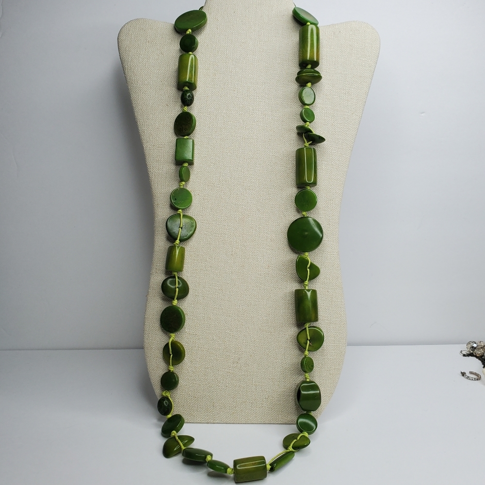 Vintage Chunky Green Beaded Necklace – Dyed Wood or Tagua Nut Statement Piece
